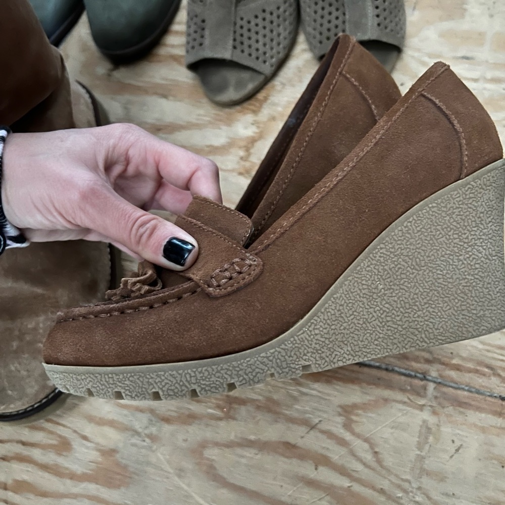 Mia camel wedges
